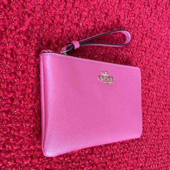 Coach Large Corner Zip Wristlet NWT - Picture 15 of 15